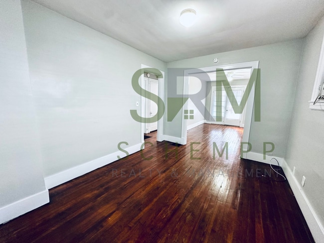 Building Photo - Two Bedroom House with Detached Garage-Section 8 Accepted