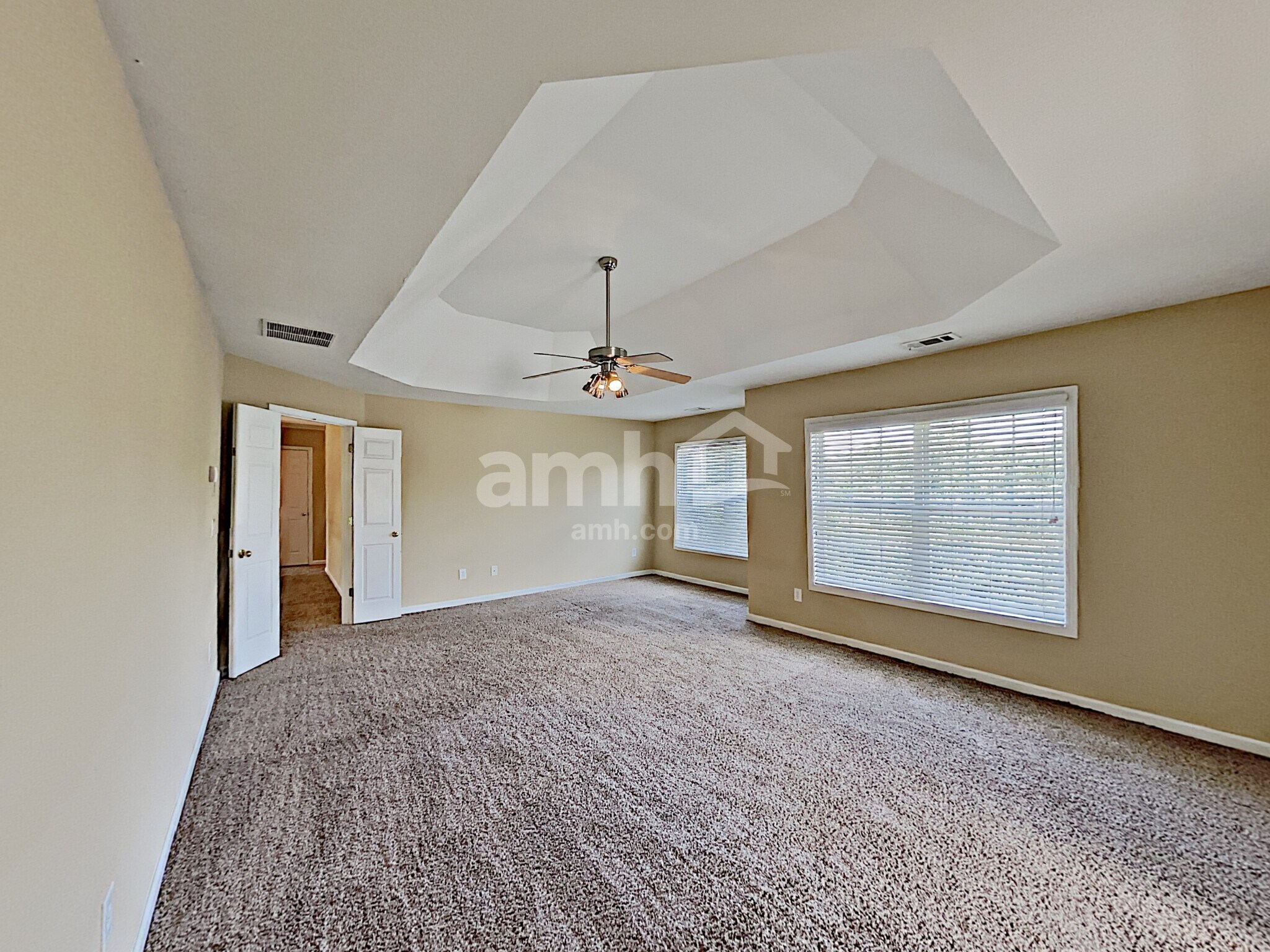Building Photo - 327 Meadowcrest Cir