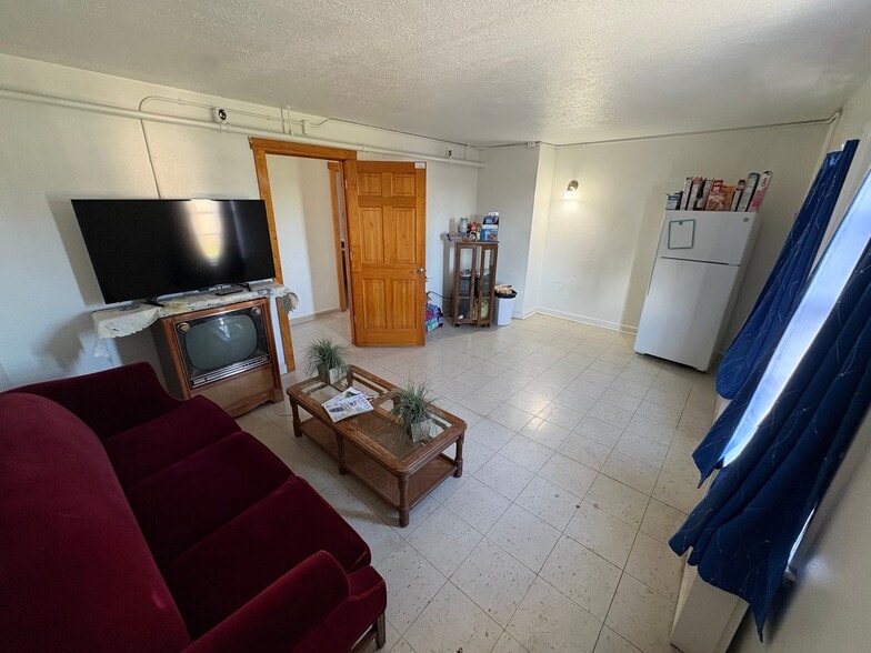 Building Photo - 312 W State St