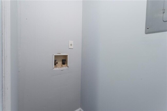 Building Photo - 1441 Springleaf Cir SE