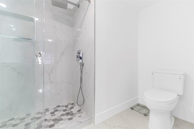 Building Photo - 3750 Galt Ocean Dr