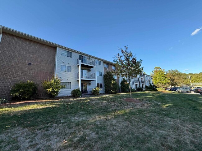 Building Photo - 383 Huse Rd