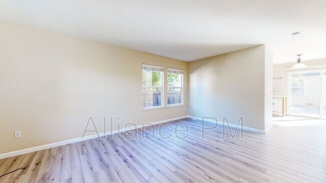 Building Photo - 1520 Humboldt St