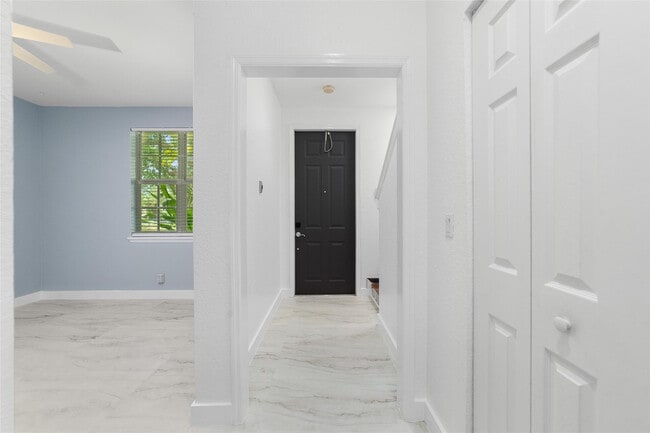 Building Photo - 463 School House Rd