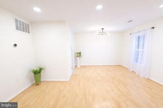 Building Photo - 4924 Van Walbeek Pl