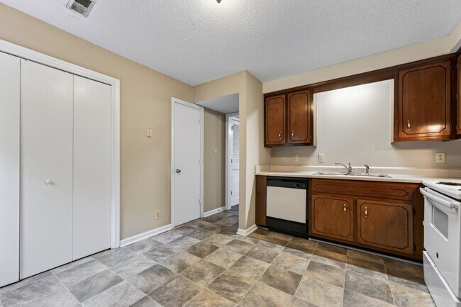Building Photo - 1731 Baltimore Dr