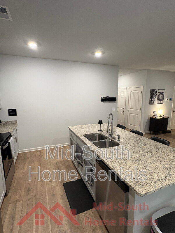 Building Photo - 515 Windemere Lp