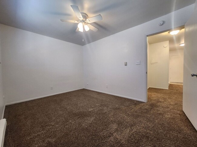 Building Photo - 677 E Clarion Dr