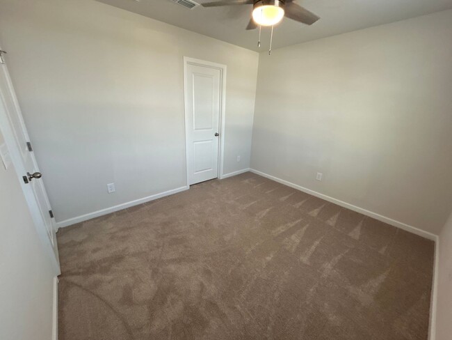 Building Photo - *Move in Special* 4 Bedroom | 2.5 Bath Hom...