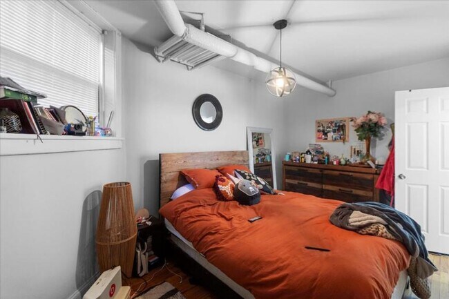 Building Photo - 2 bedroom in Chicago IL 60660