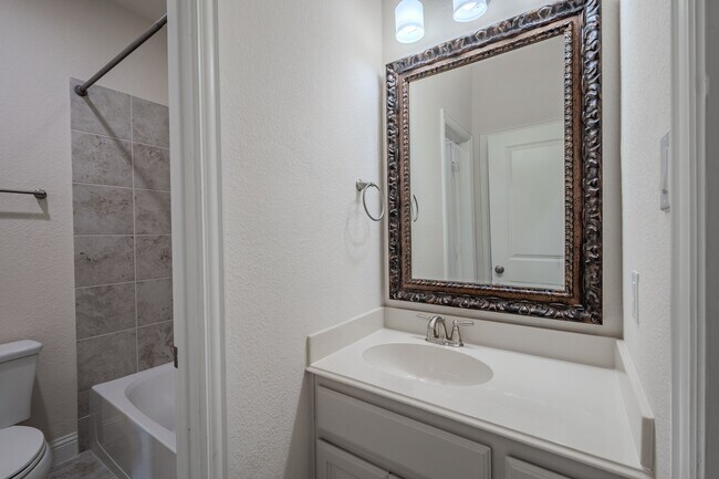 Building Photo - 1117 Ferndale Dr