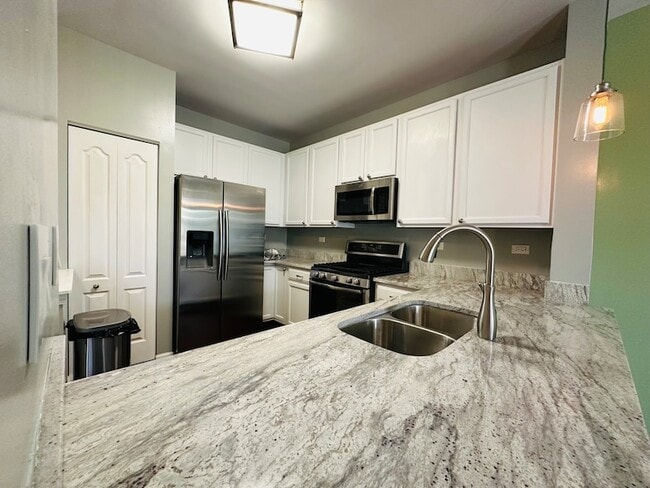 Building Photo - 2409 Golf Ridge Cir