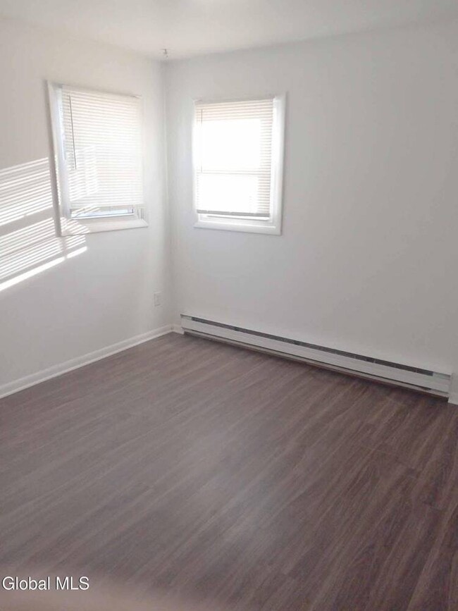 Building Photo - 470 Summer St