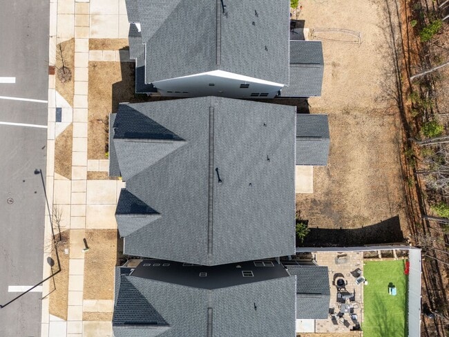 Building Photo - Modern 5-Bed, 4-Bath Family Home with Garage & Pool Access – Devon Square