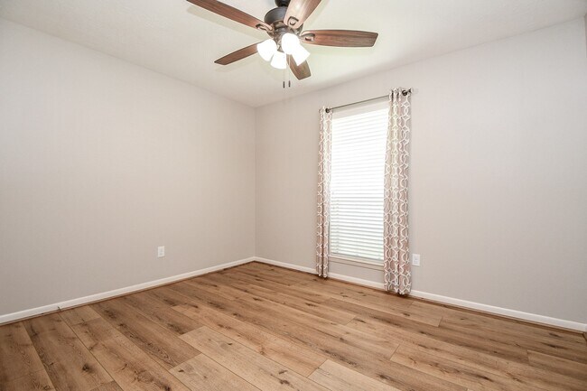 Building Photo - 2303 Willow Blvd
