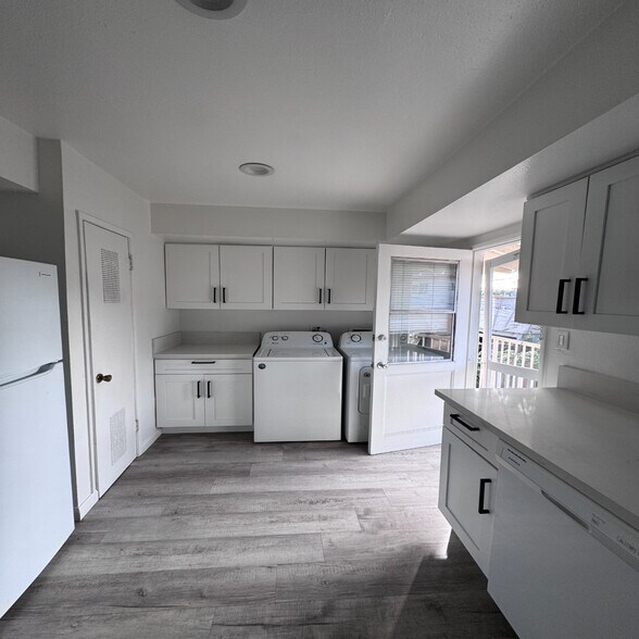 Building Photo - 5527 Radford Ave