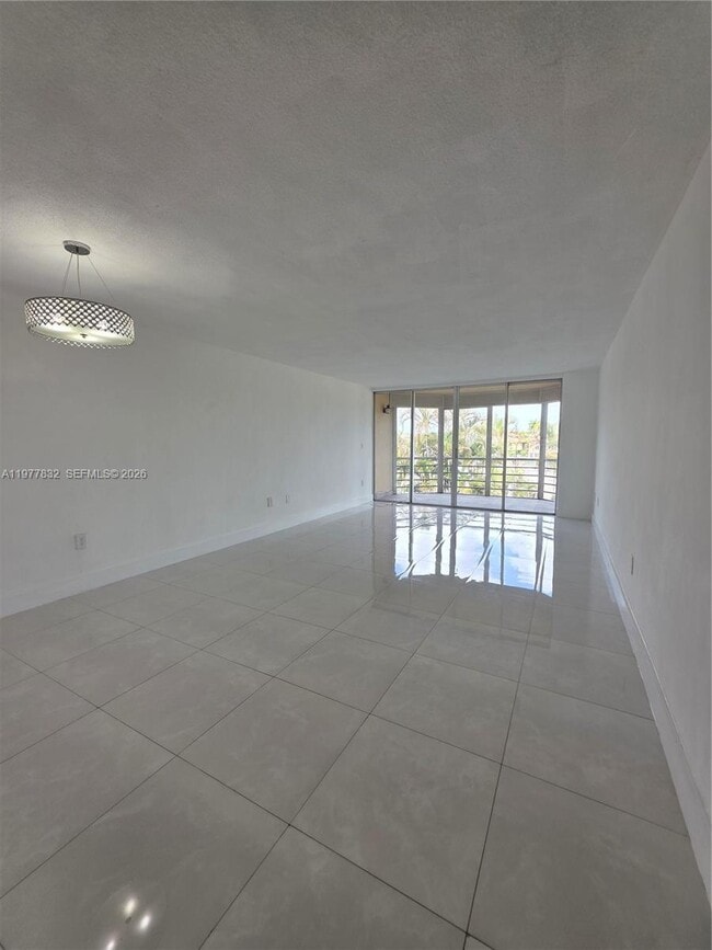 Building Photo - 1351 NE 191st St