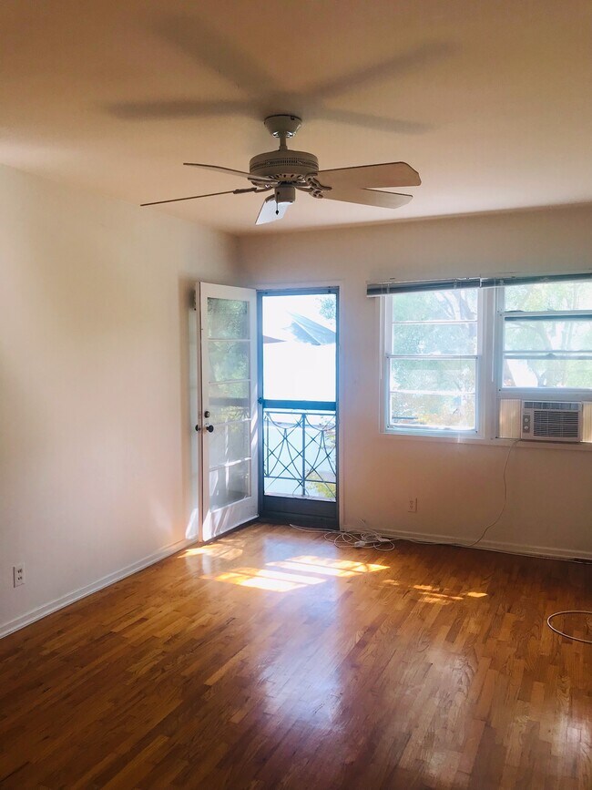 Master with shared outdoor patio - 748 18th St