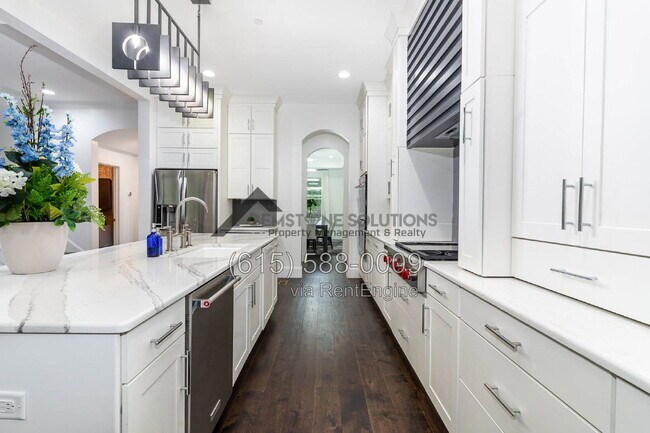 Building Photo - 6343 Wildwood Dr