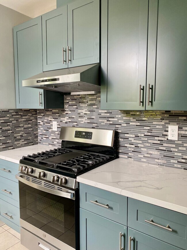 Kitchen and new stove/oven - 651 7th Ave