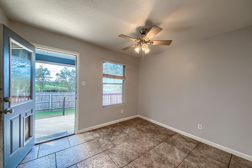 Building Photo - 132 Wistoria