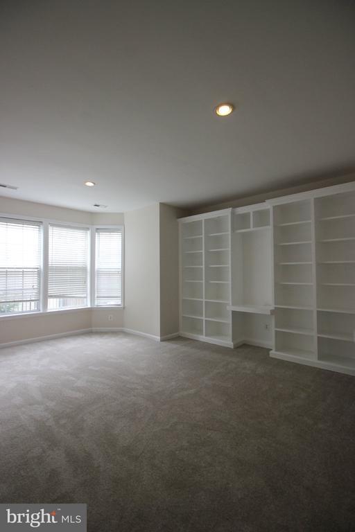 Building Photo - 46140 Cecil Terrace