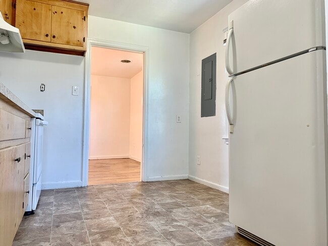 Building Photo - 149 Chichester Ave