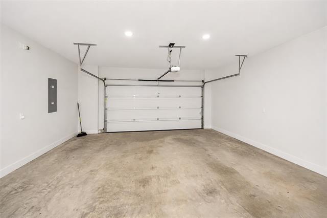 Building Photo - 7537 Reis Ln