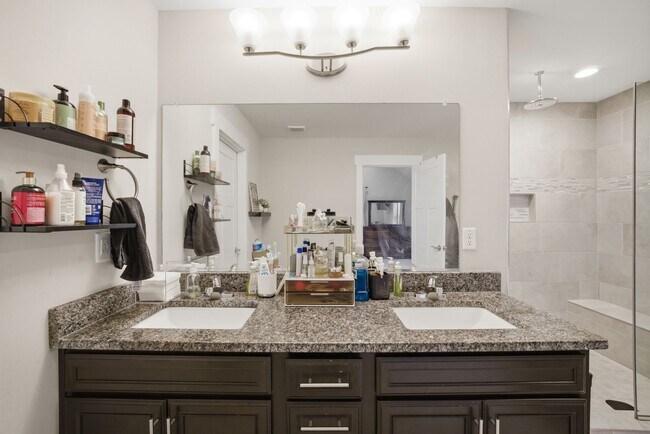 Building Photo - Welcome to this beautiful 4 Bedroom, 2.5 bathroom home nestled in a quiet community in Suffolk!
