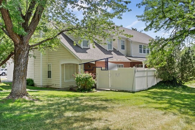 Primary Photo - 77 Pheasantbrook Cir