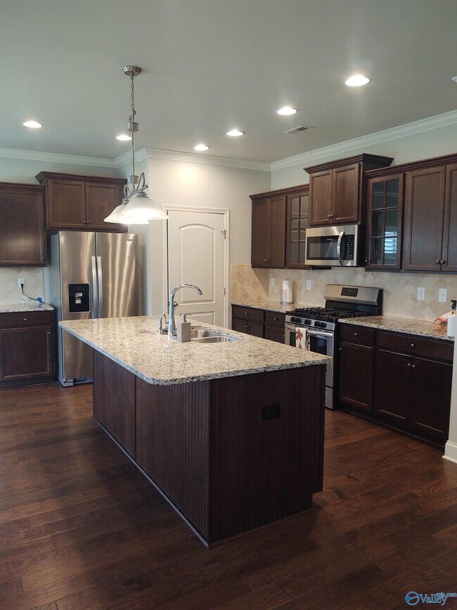 Building Photo - 105 Twin Springs Dr