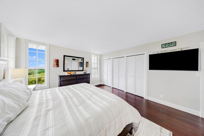 Building Photo - 3051 N Course Dr