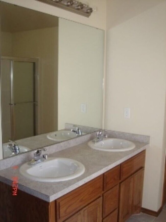 Building Photo - 3 bds/2 ba - Moore Schools