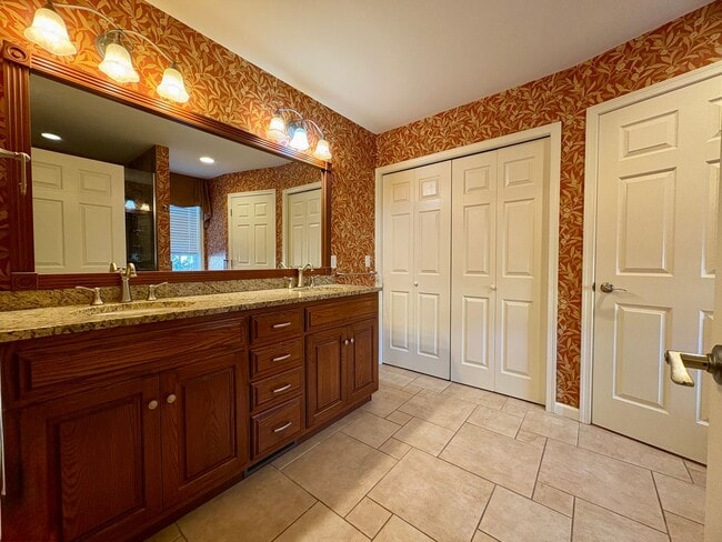 Building Photo - 3 bedroom 2.5 bathroom Townhome in Mount Joy!