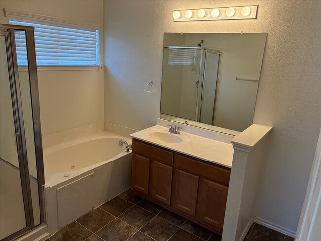 Building Photo - 9201 Brodie Ln