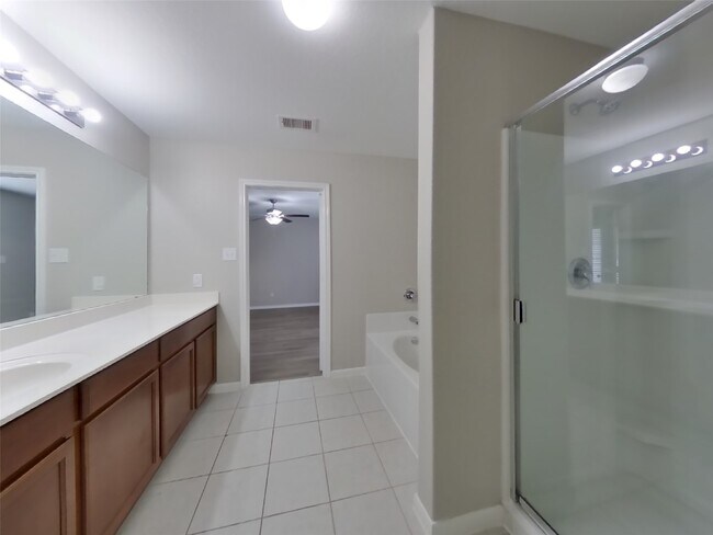 Building Photo - 308 Summer Horse Dr