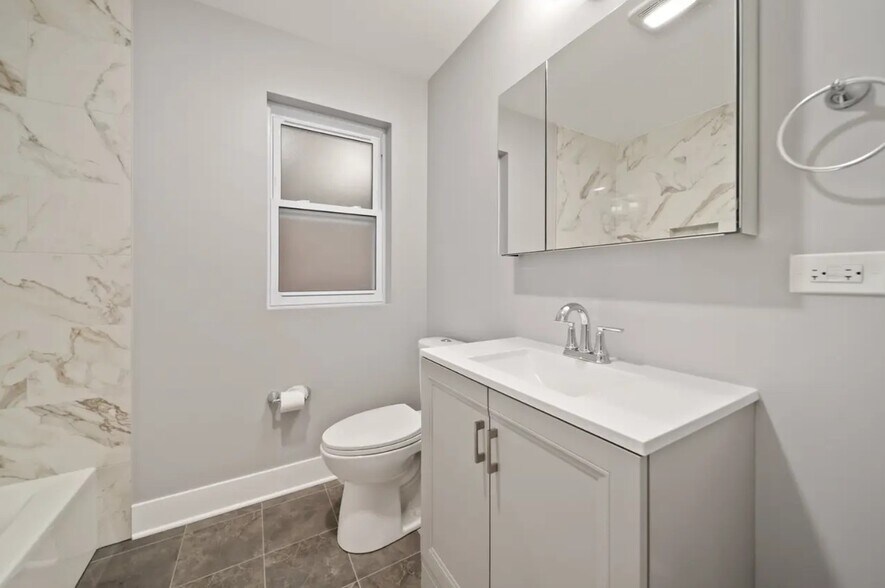 Building Photo - 4825 W George St