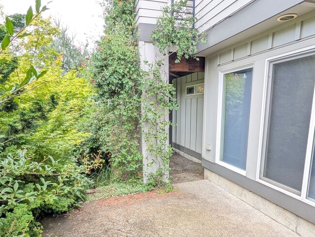 Building Photo - Stunning Modern Home in South Burlingame -...