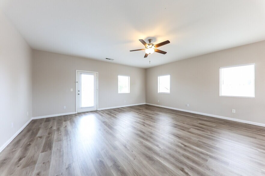 Building Photo - 13045 W Columbine Dr