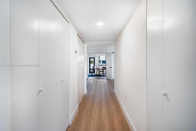 Building Photo - 7994 Crespi Blvd