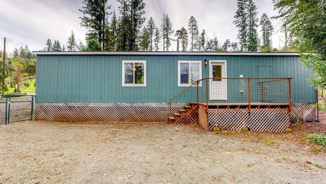 Building Photo - Gated 2 bedroom 1 bath at Pochini Family Farm!