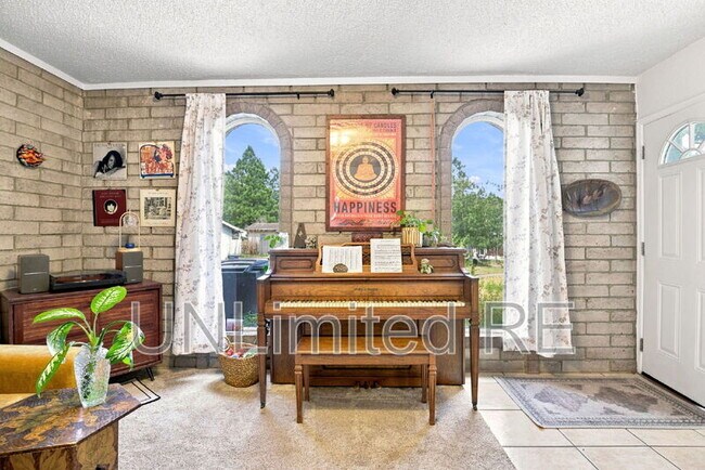 Building Photo - 1811 N Meadow Lark Dr
