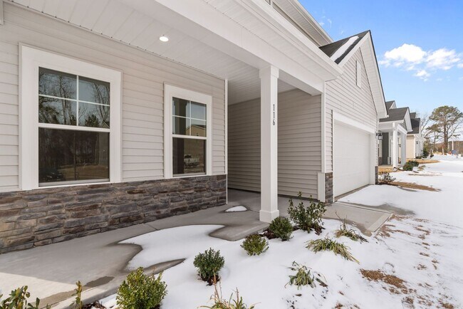 Building Photo - 4 Bedroom/3 Bath Sanford