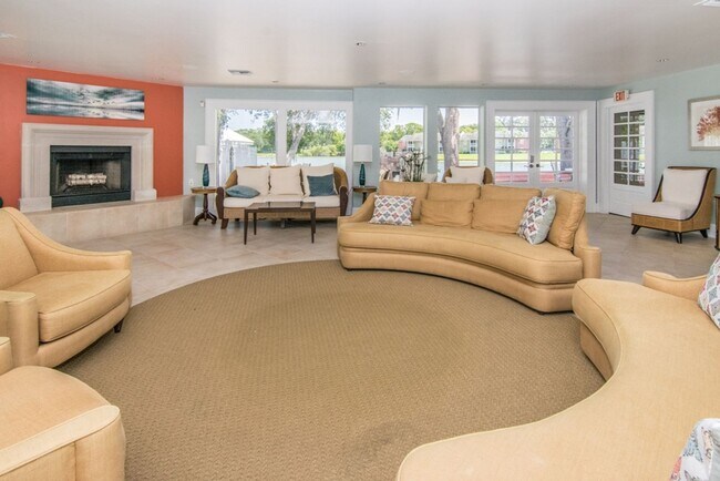 Building Photo - Waterfront - Top Floor- 1 Bedroom 1 Bath f...
