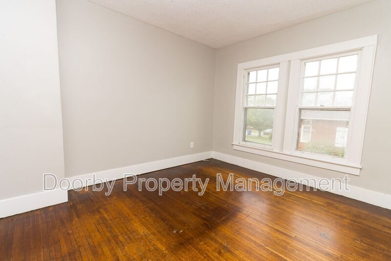Building Photo - 2802 Fairview Dr