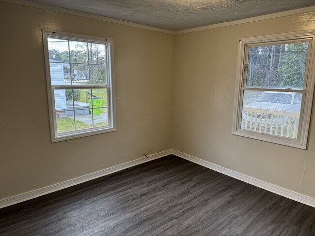 Building Photo - 305 Miller Blvd