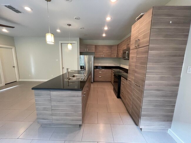 Building Photo - 409 Shiloh Dr
