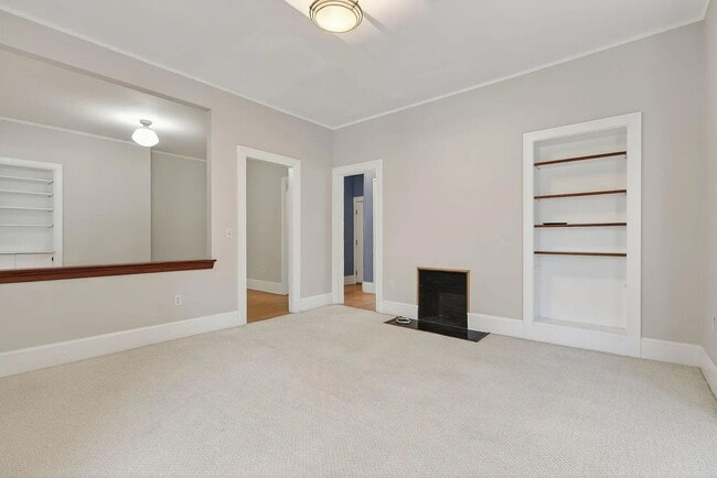 Building Photo - Beautiful First-Floor Condo in Portland’s West End