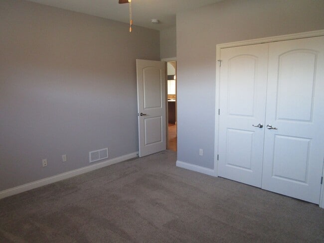Building Photo - Bright 3BR Townhome with Bonus Room - Available July 17!!