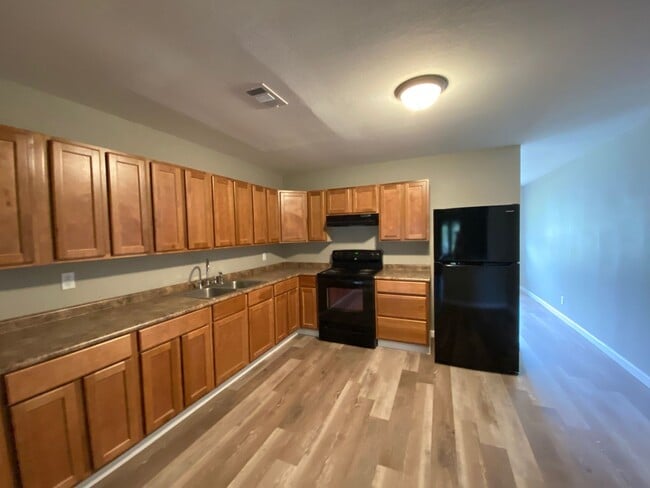 Building Photo - Remodeled 3bed/2bath house